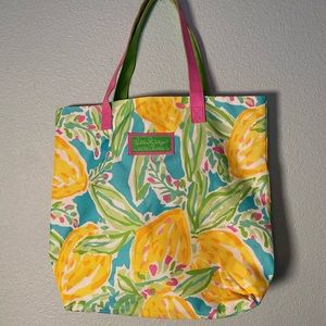 Lilly Pulitzer Estée Lauder tote